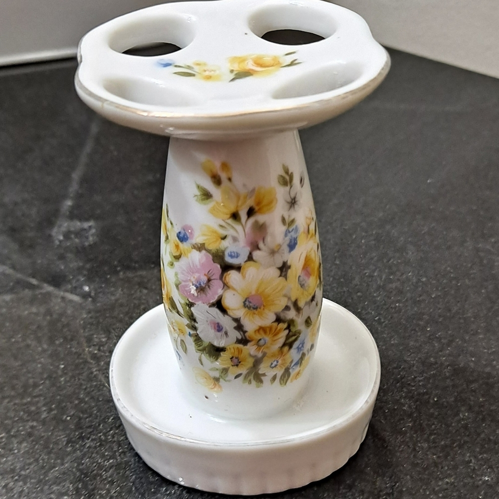 Vintage  Porcelain toothbrush holder